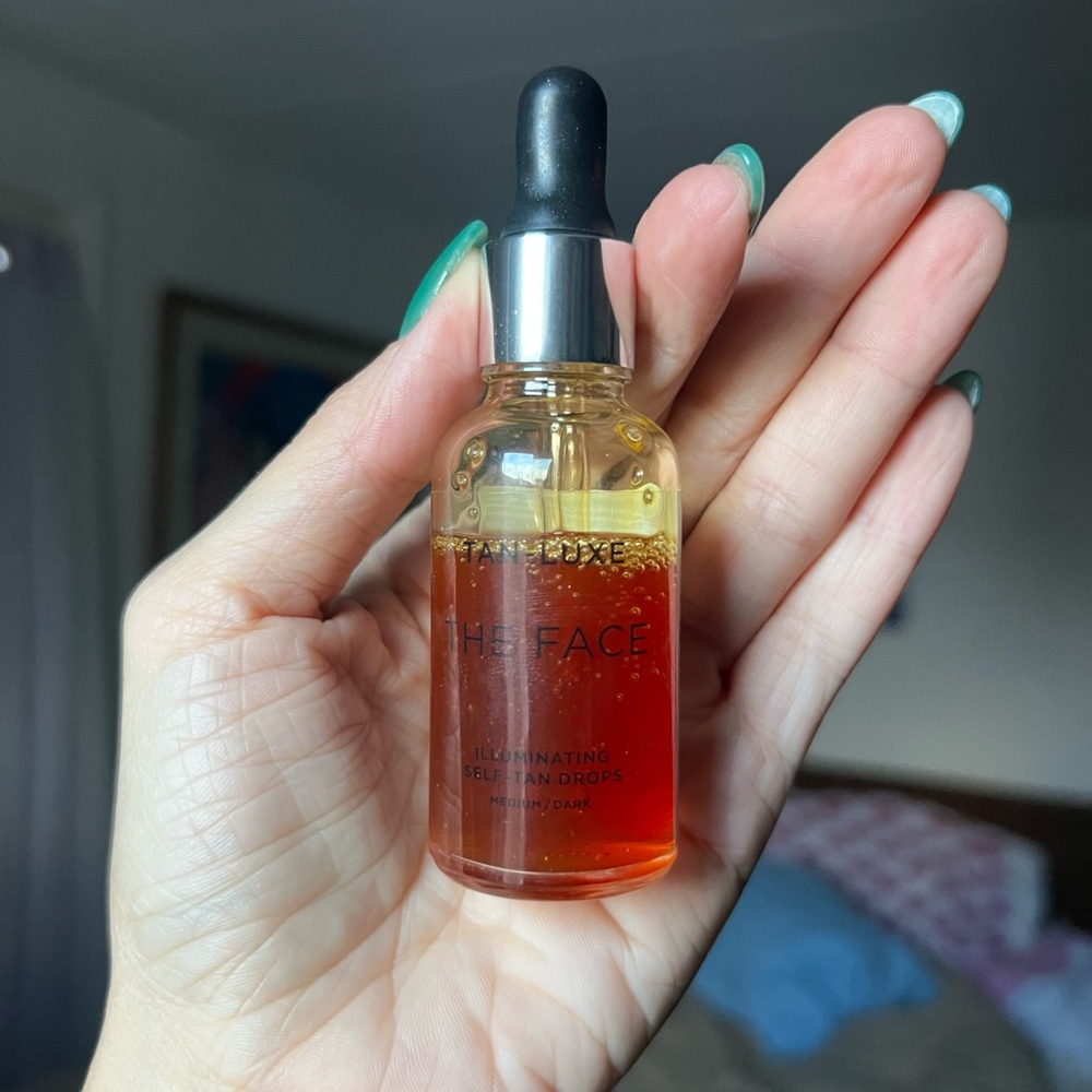 Tan luxe drops face